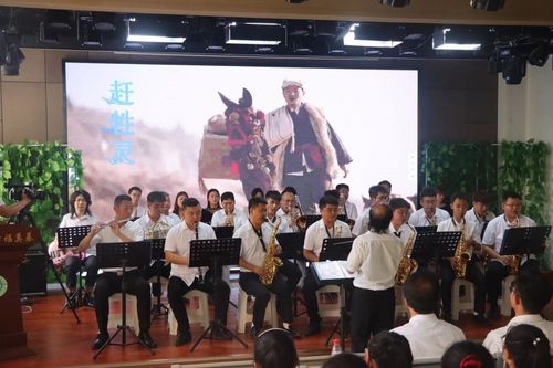 高雅藝術(shù)潤童心，管樂之聲傳校園——榆林學(xué)院管樂團走進高新二小藝術(shù)交流活動側(cè)記